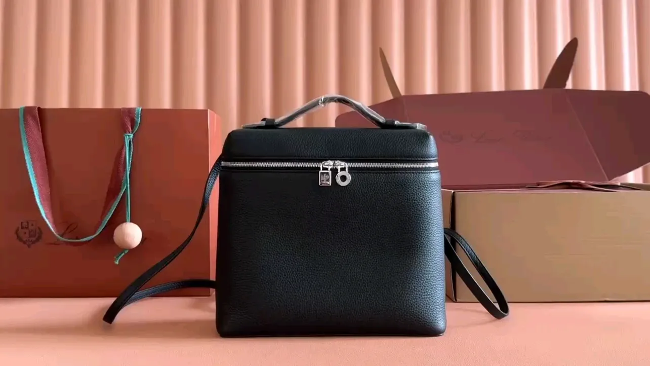 💋💋💋[Original leather, all-steel configuration, counter complete package] Loro pianaExtra Pocket L23.5 Backpack